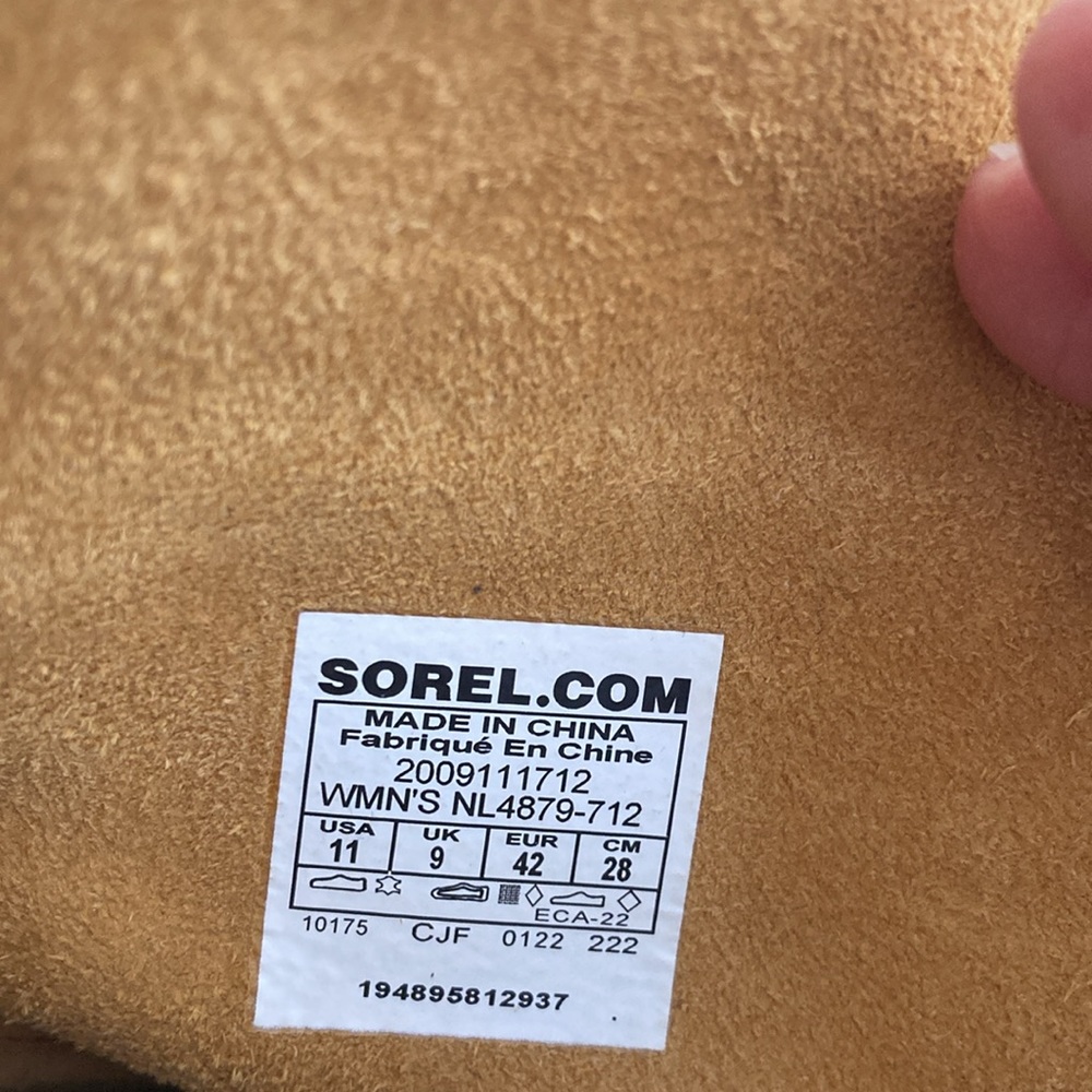 Waterproof Sorel Suede Boots - Picture 4 of 9
